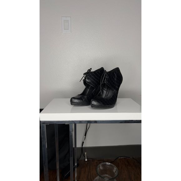 Lace Up Faux Alligator Texture Wedge Heels - Picture 4 of 8